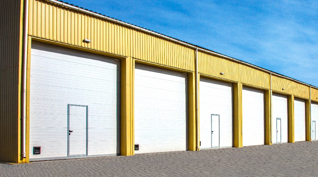 Ворота гаражные секционные промышленные серии ISD01